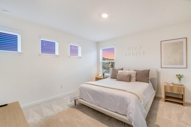 Building Photo - 737 Leeward Pass