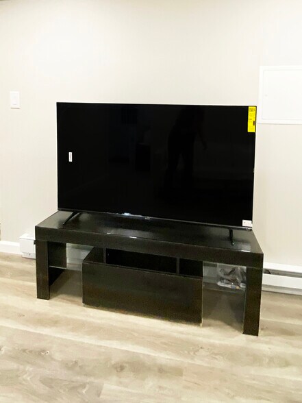 Flatscreen smart Television - 554 Jewett Ave