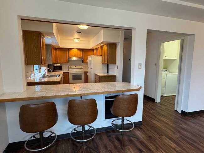 Building Photo - 4924 N Pearl St