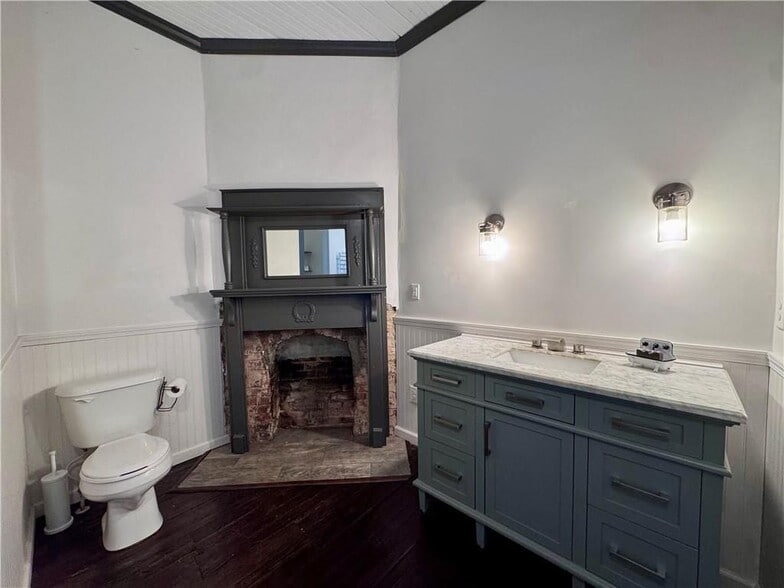 Building Photo - 749 Cooper St SW