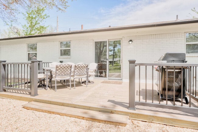 Building Photo - 1308 SE E St