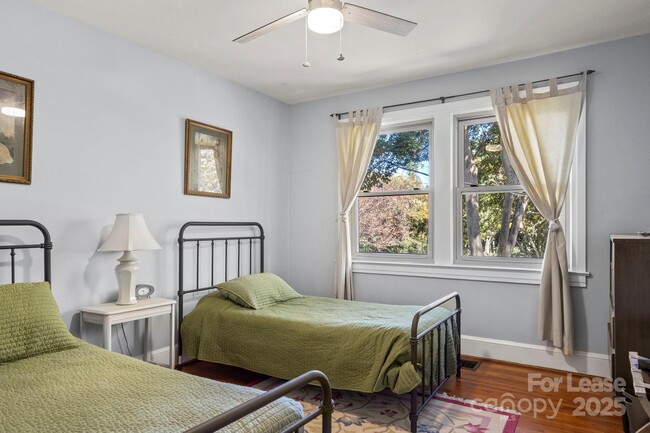 Building Photo - 2917 Forest Park Dr