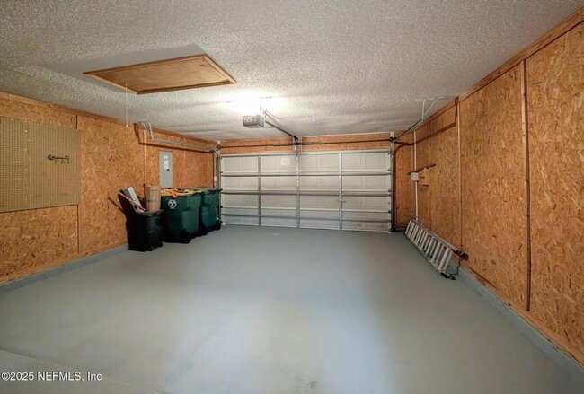 Building Photo - 12162 Millford Ln N