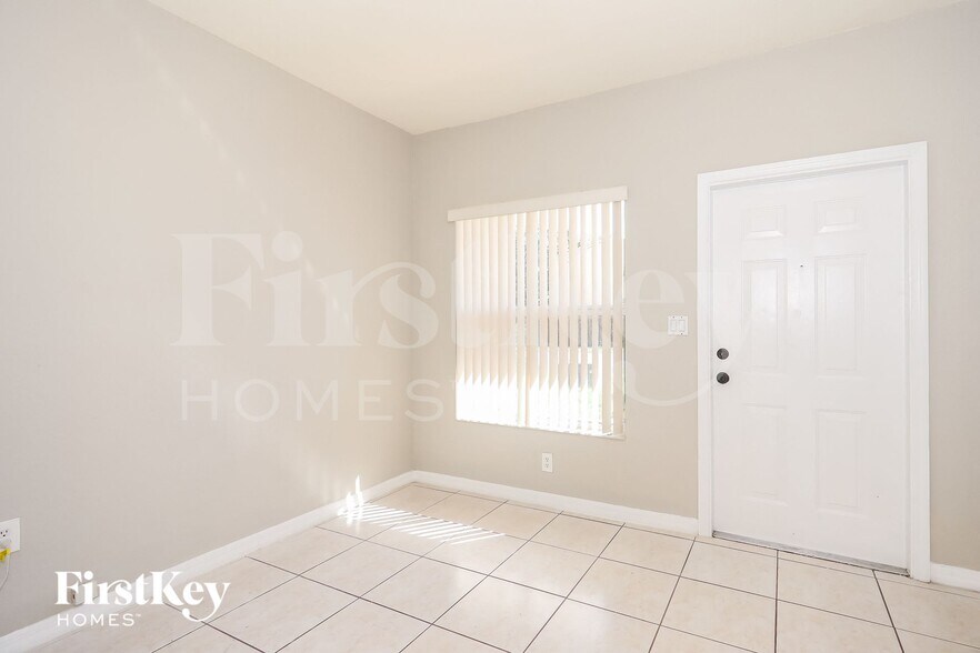 Building Photo - 664 SW 7th Terrace