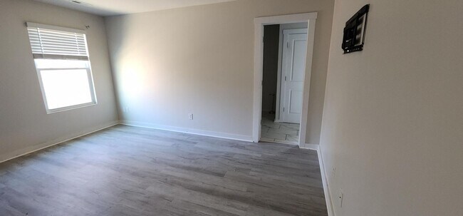 Building Photo - Spacious 4BR House in Charlotte