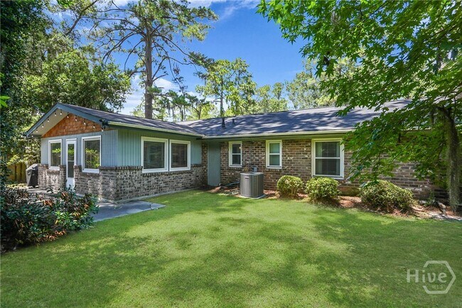 Building Photo - 9 Hillyer Dr