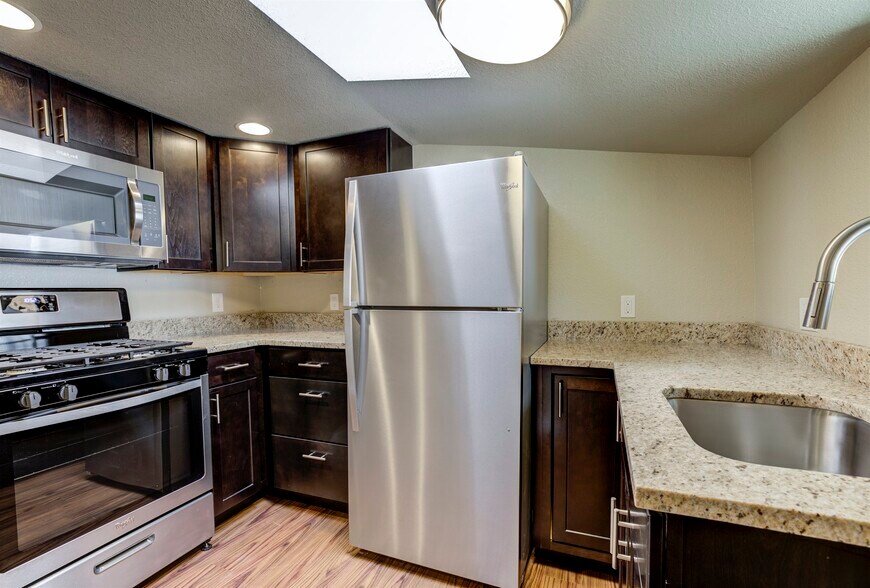 Kitchen - 915 Irving St