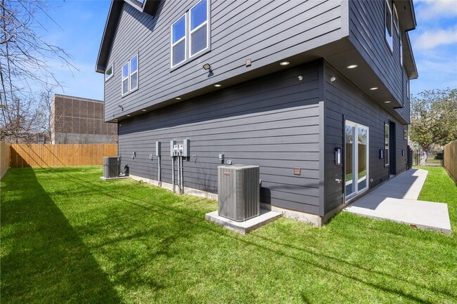 Building Photo - 5110 Westover St