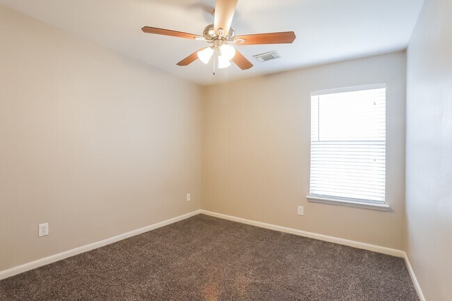 Building Photo - 411 Remington Creek Dr