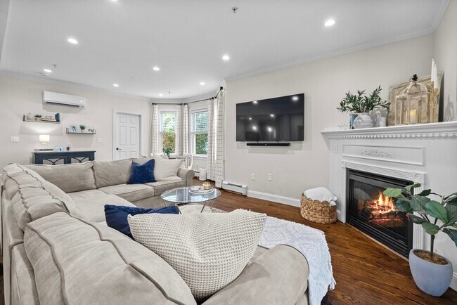 Building Photo - 465 Ashmont St