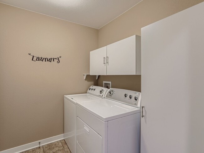 Building Photo - Lovely 3 Bedroom 2.5 Bath in Parker!