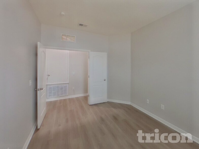 Building Photo - 420 Kings Path Dr