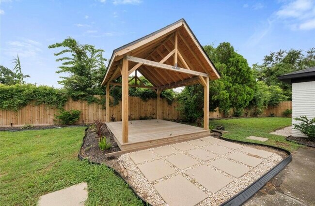 Building Photo - 4116 Linn St