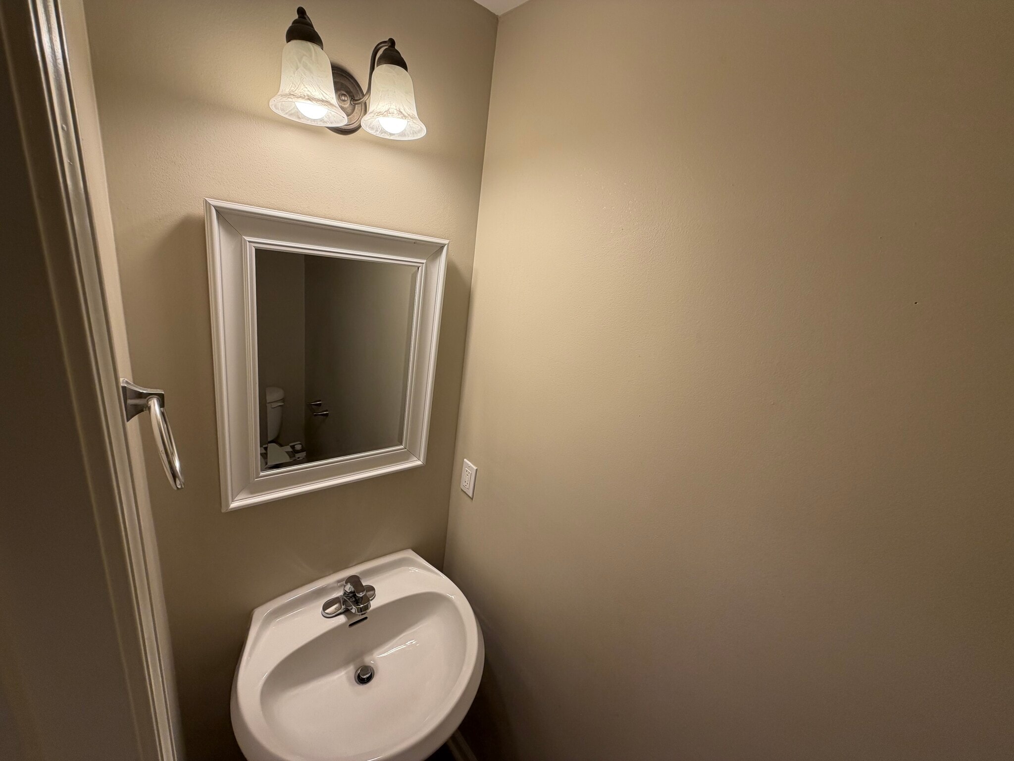 Half bathroom - 3315 Watson Gate Rd