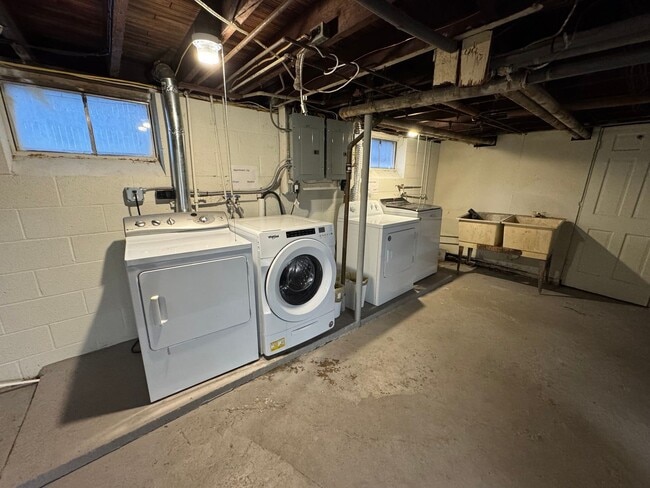 Building Photo - 12611 Franklin Blvd