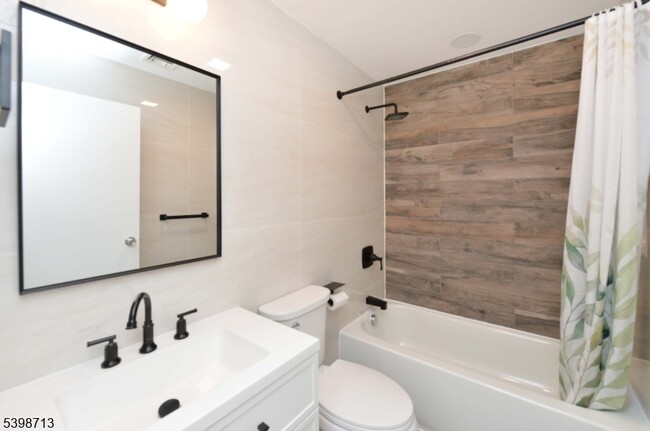 Building Photo - 9 Bergen St