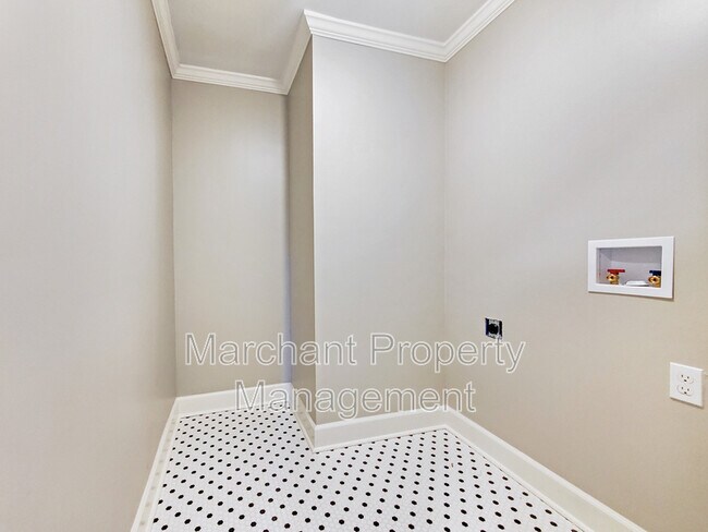 Building Photo - 103 Robin Hood Rd