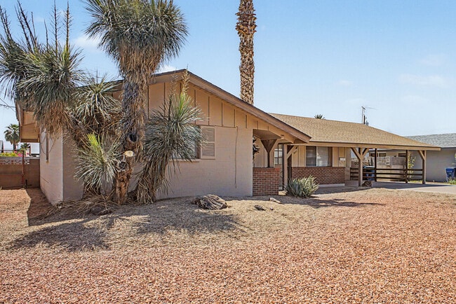 Building Photo - 921 E Campus Dr