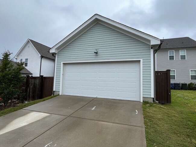 Building Photo - Incredible 3BD, 2.5BA Home in Wendell Fall...