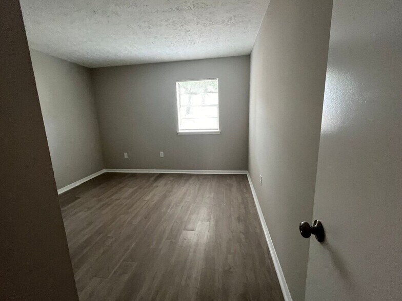 Building Photo - 301 E Second St