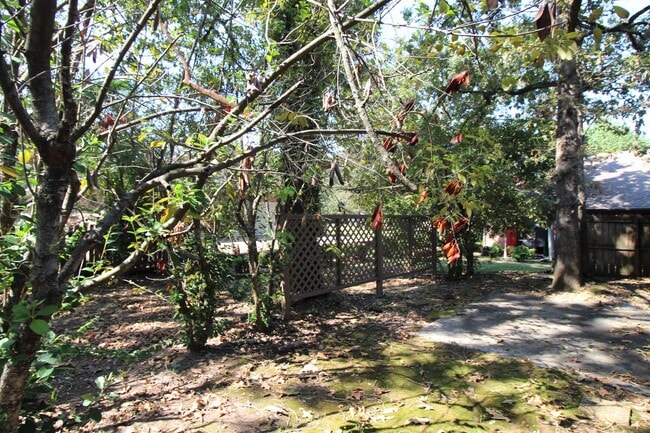 Building Photo - 5822 Gordon Ln