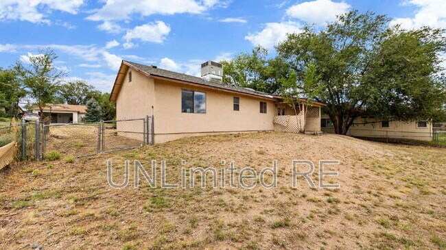 Building Photo - 6145 N Old McDonald Dr