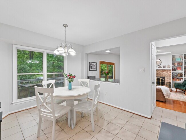 Building Photo - "Spacious 4-Bed Oasis with Scenic Views an...