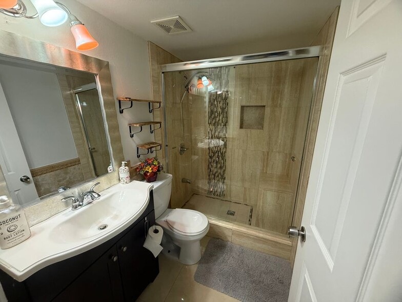 Building Photo - 10302 Parkview Ave