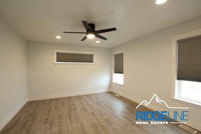 Building Photo - Newer Built Townhome Ready for Lease!