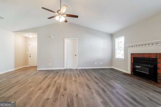 Building Photo - 375 Springlake Dr