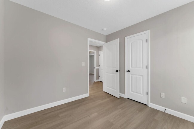 Building Photo - Modern 3-Bedroom Home with Granite Counter...