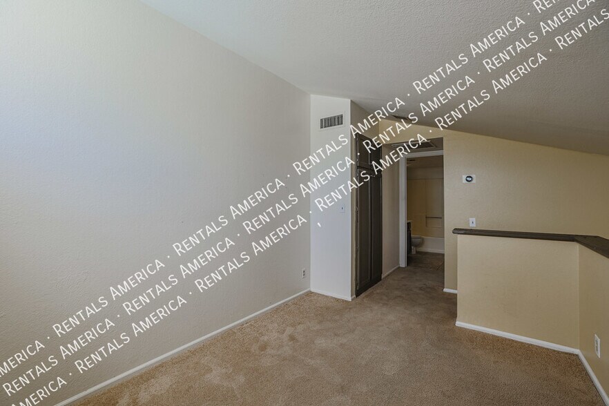 Building Photo - 633 W Southern Ave