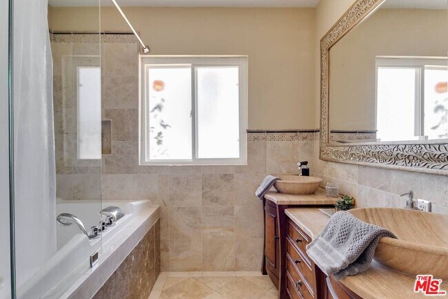 Building Photo - 3401 Alginet Dr