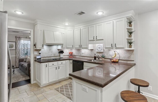 Building Photo - 1601 Executive Park Ln NE