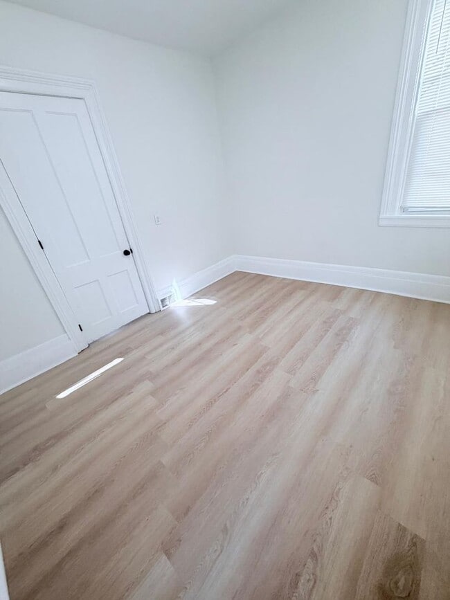 Building Photo - 2604 W 27th St