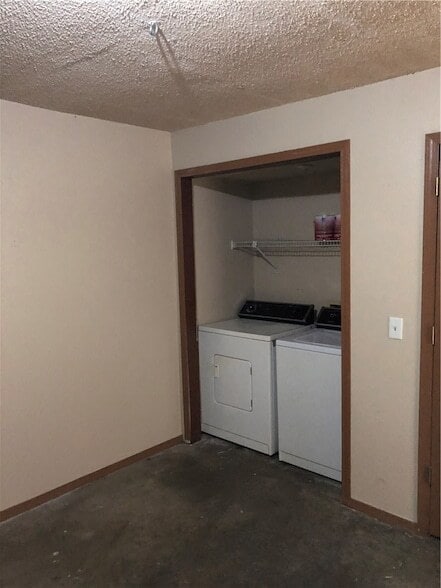 Building Photo - 609 W Adams St