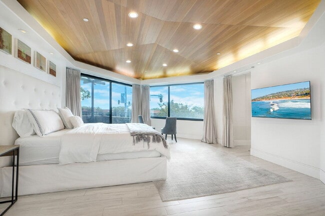 Building Photo - Live in the heart of Del Mar- where every ...