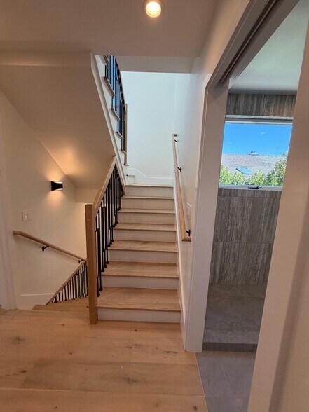 Building Photo - 301 Lugonia St