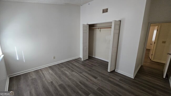 Building Photo - 209 Hillcrest Dr