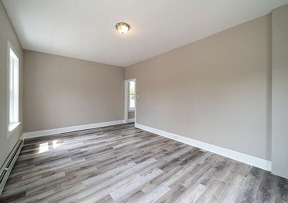 Building Photo - "Charming 3-Bedroom Haven with Elegant Gra...