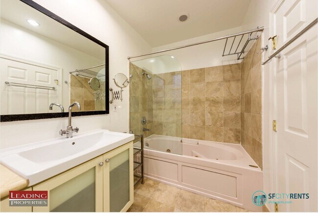 Building Photo - Marina: Immaculate Flat w/ 2 Bedrooms + Su...