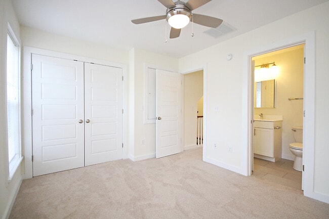 Building Photo - Pet-Friendly Old Trail Townhome