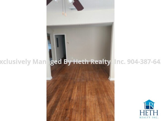 Building Photo - 3 Bedroomm home