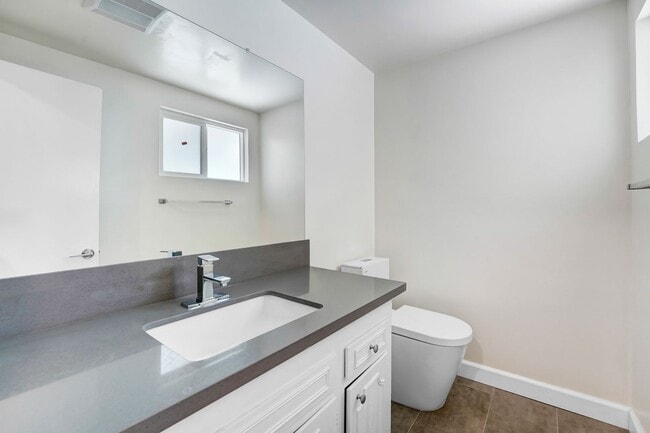 Building Photo - Beautifully rehabbed Highland Park Home!