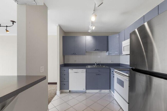 Building Photo - 1 bedroom in Chicago IL 60640