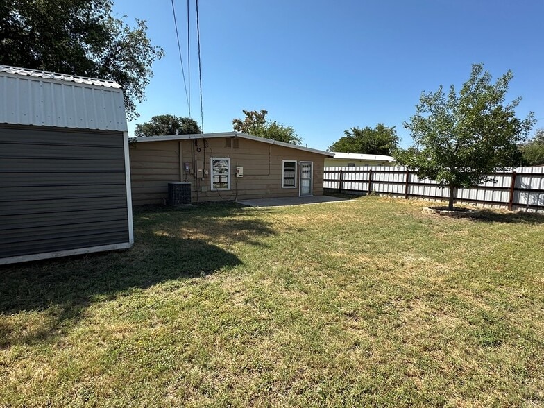 Building Photo - 2110 Glenwood Dr
