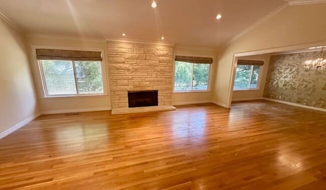 Building Photo - Beautiful 5 Bedroom, 3 Bathroom Home in the Golden Triangle of Saratoga