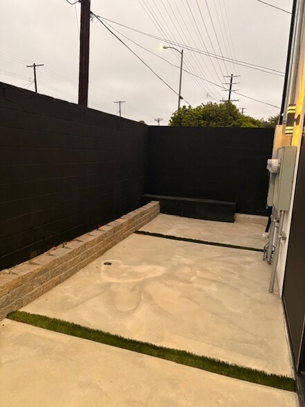 Building Photo - 8315 Kittyhawk Ave