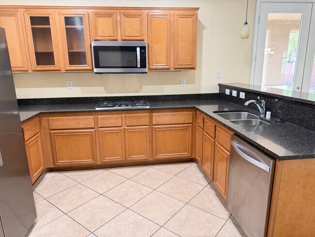 Building Photo - 5450 Pinecroft Dr