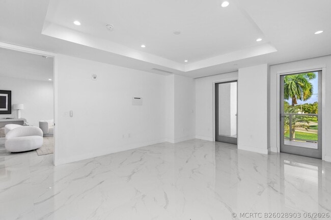 Building Photo - 495 E Royal Palm Rd